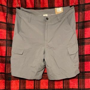 Magellan fishing cargo shorts size 34 water repellent